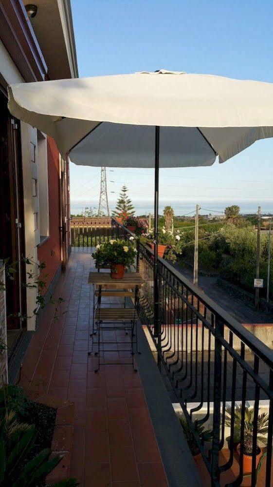Anthea Dell' Etna Bed and Breakfast Santa Venerina Exteriör bild